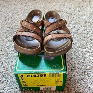 Betula sandals color: tan size 5